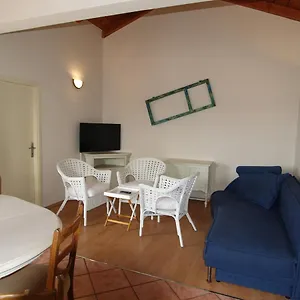 Papalina 2 Apartment